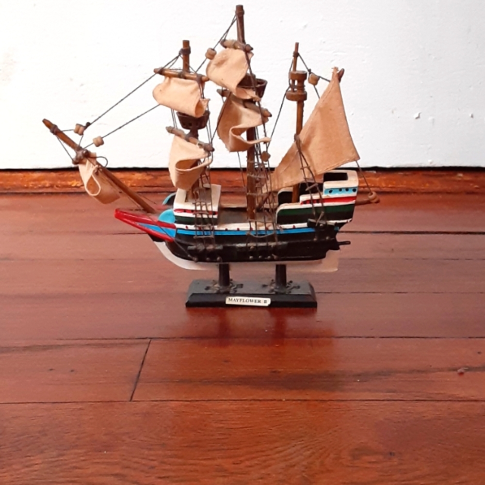 I am selling a decoration boat